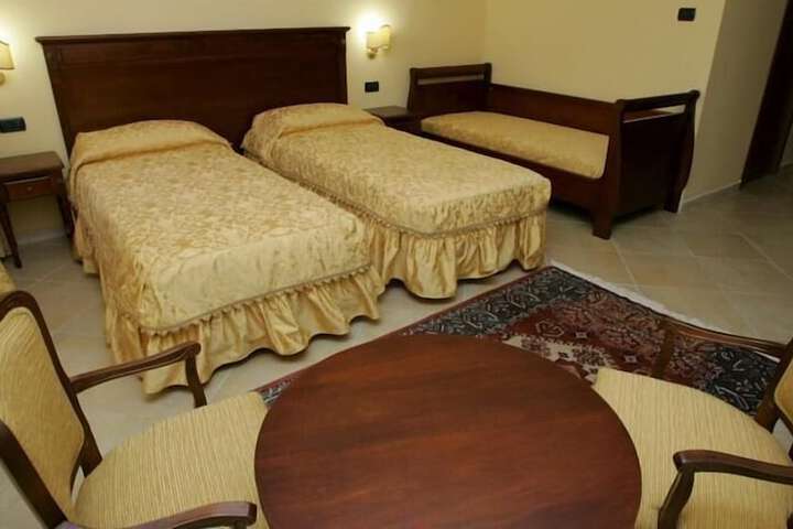 Room 5 of 17