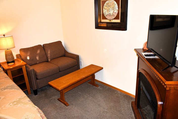 Room 102 of 288