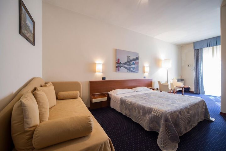Room 14 of 38