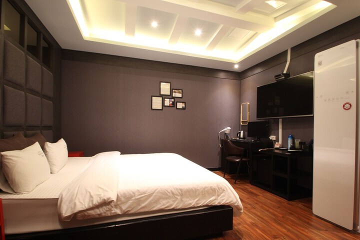 Room 28 of 84
