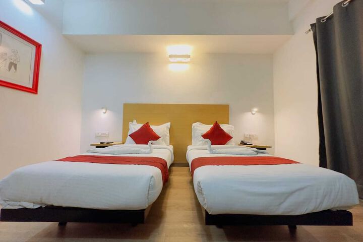Room 5 of 13