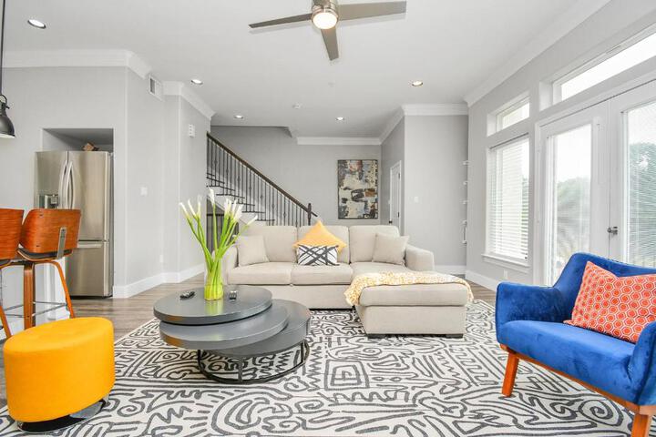 La Casa Blanca-Rooftop Skyline with Gameroom in Houston, TX