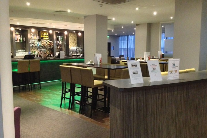 Lounge 127 of 210