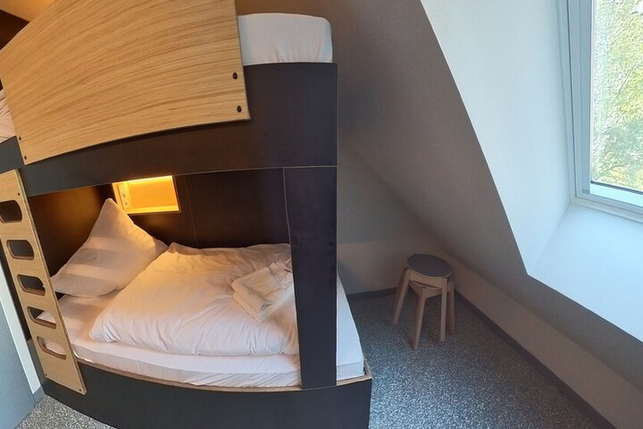 Room 34 of 93