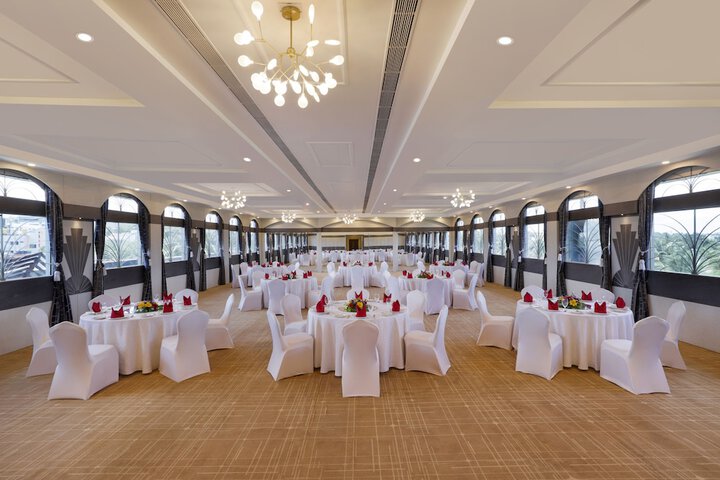 Ballroom/Hall 46 of 60