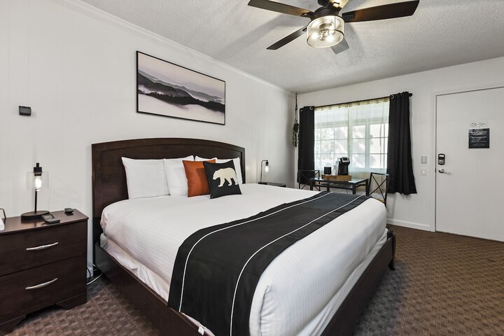 Classic King Bed (43 of 68)