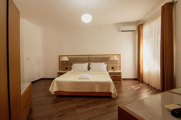 Room 46 of 187