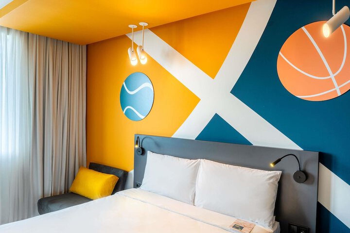 Room 11 of 83