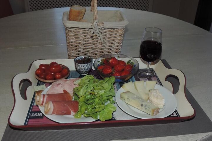 Dining 24 of 55