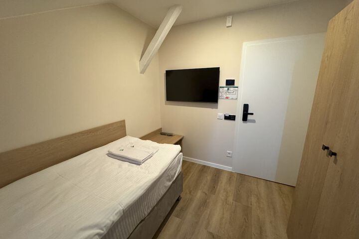 Room 13 of 70