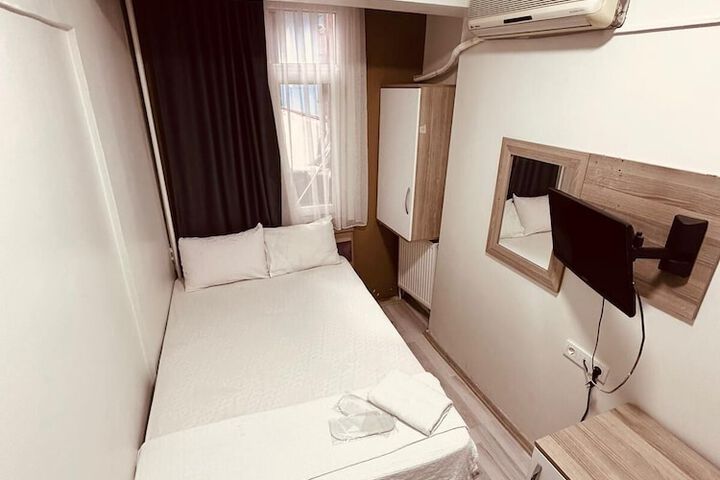 Room 12 of 32