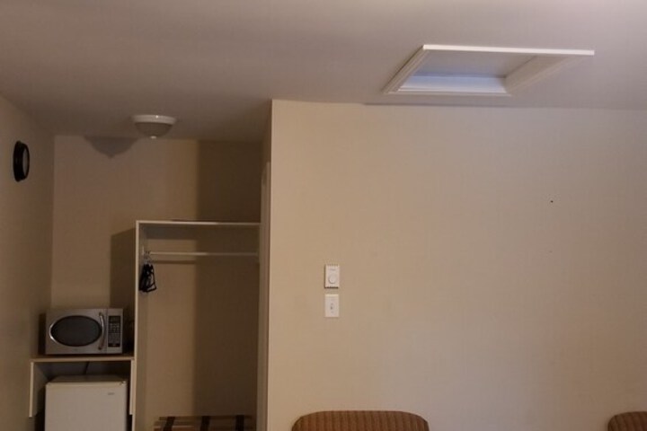Room 10 of 163