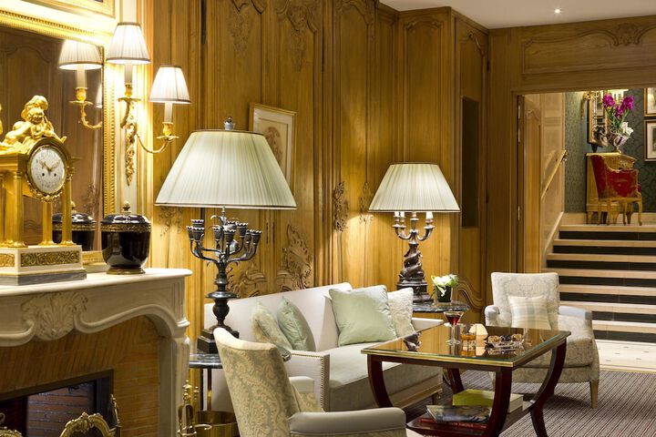 Lounge 70 of 75