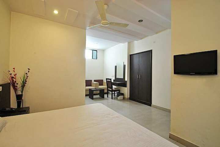 Room 10 of 36