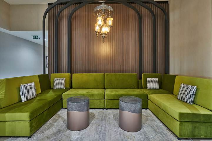 Entrance & Lobby