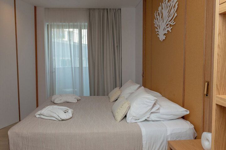 Room 16 of 62