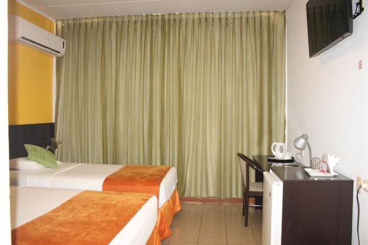 Room 5 of 33