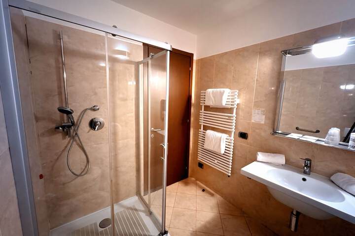 Room 9 of 15