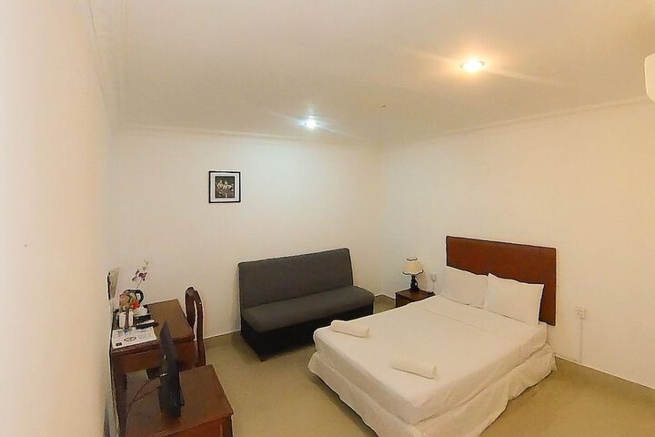 Room 13 of 21