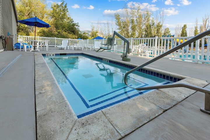 Pools & Facilities