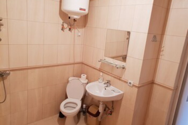 Room 4 of 72