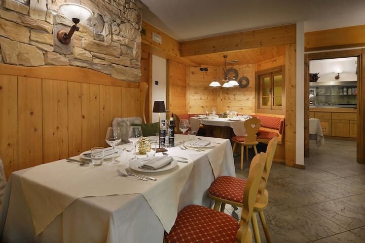 Dining 115 of 155