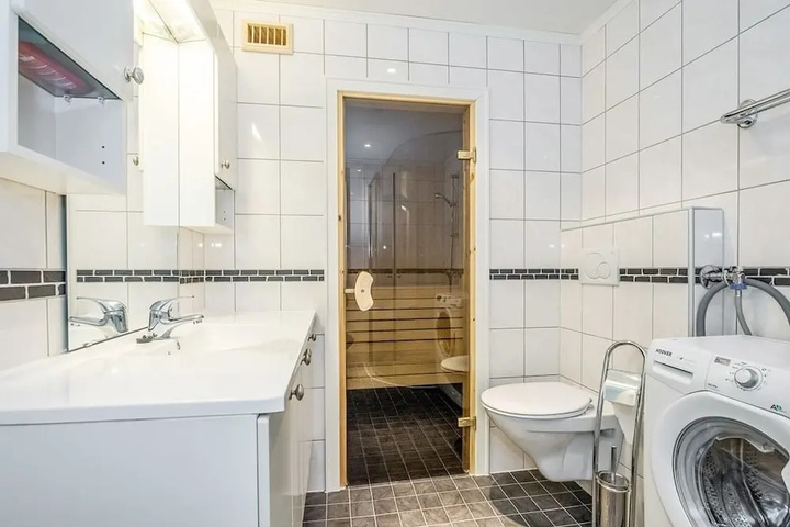 Room 9 of 27