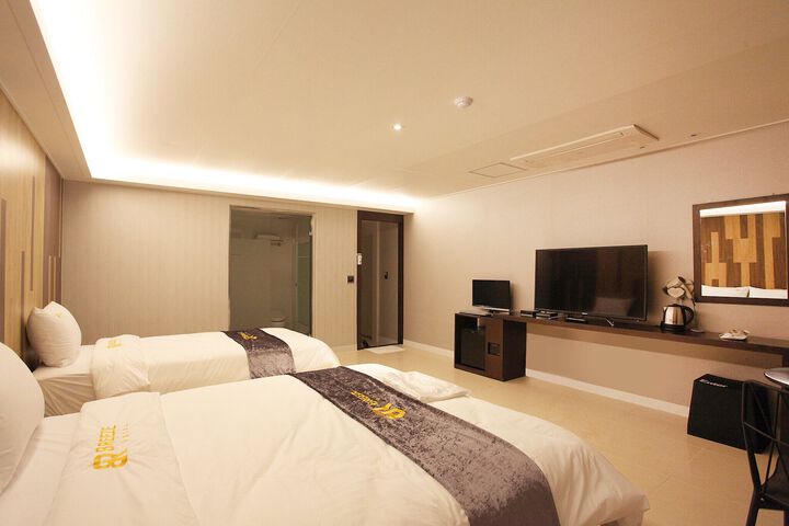 Room 73 of 83