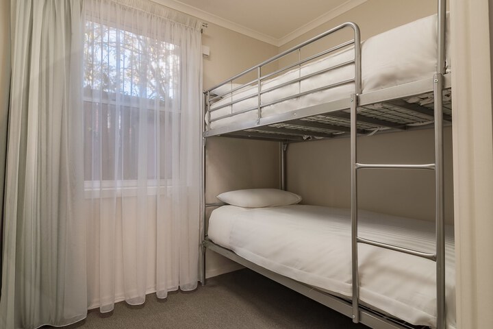 Room 16 of 60