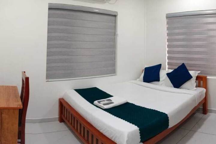 Room 6 of 16