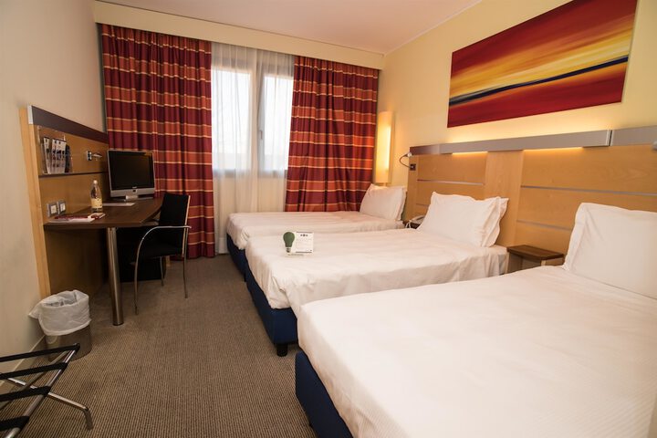 Room 9 of 33