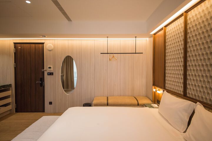 Room 97 of 243