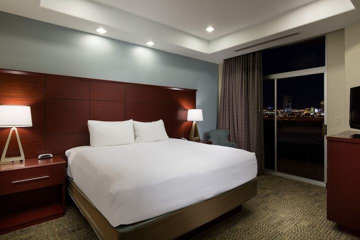 Room 3 of 74