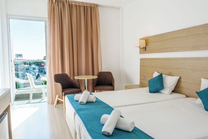 Room 4 of 26