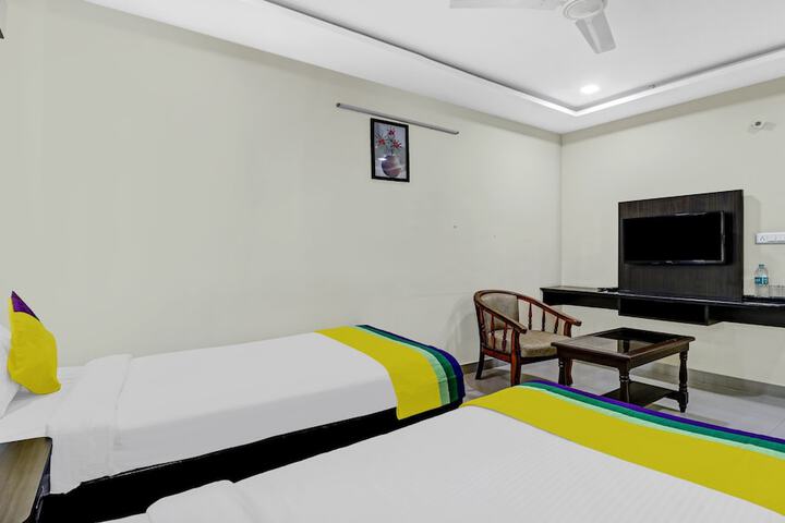 Room 10 of 28