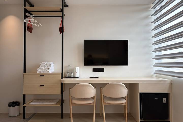 Room 28 of 71