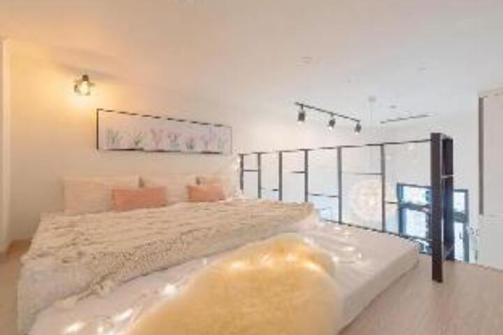 Cozy Duplex in Hongdae