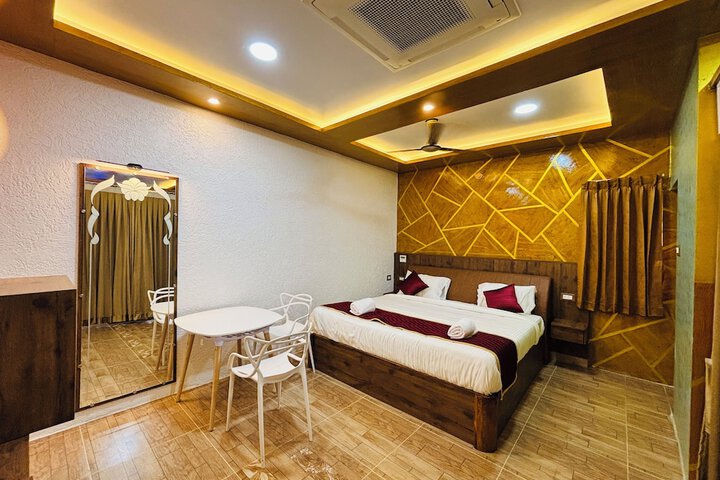 Room 11 of 27