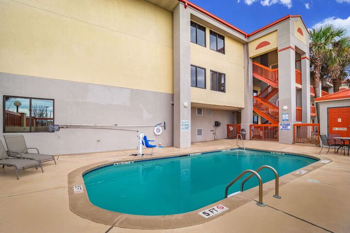 Pool 40 of 48