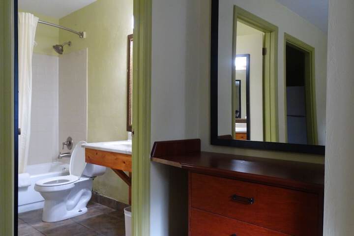 Room 8 of 28