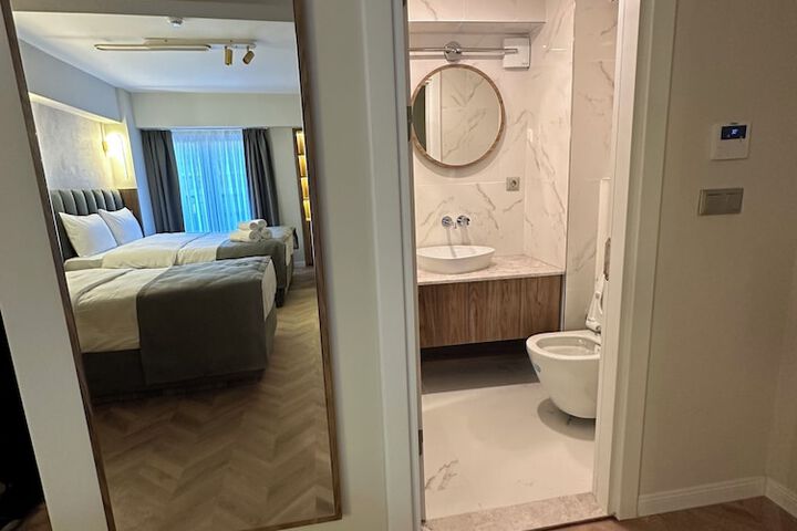 Room 14 of 33