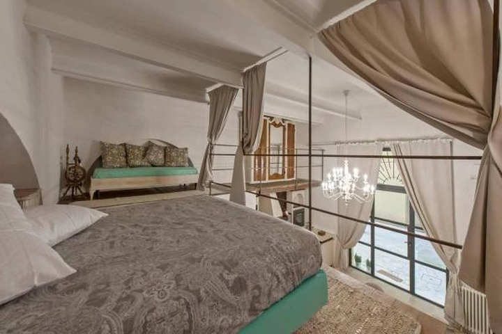 Room 6 of 25