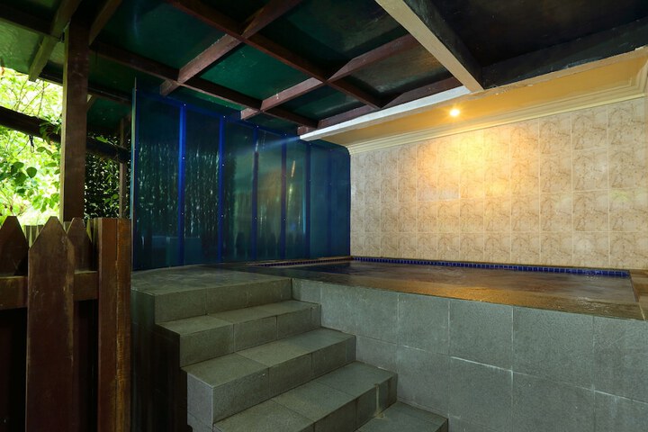 Pools & Facilities