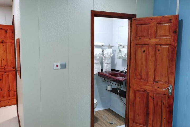 Room 64 of 87