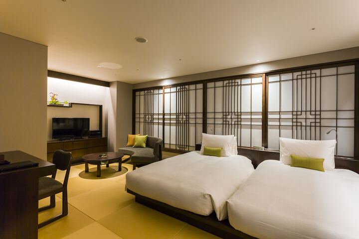 Room 12 of 76