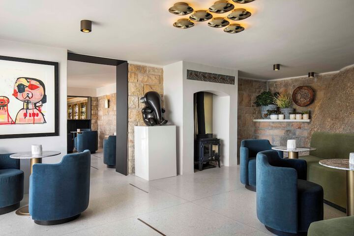 Lounge 183 of 215
