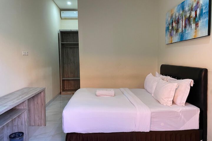 Room 10 of 25