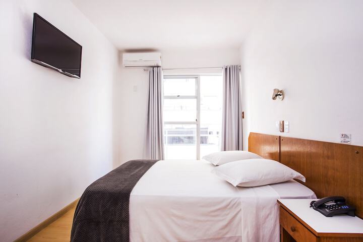 Room 19 of 170