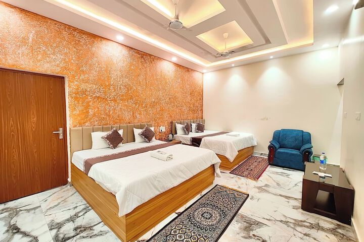 Room 10 of 26