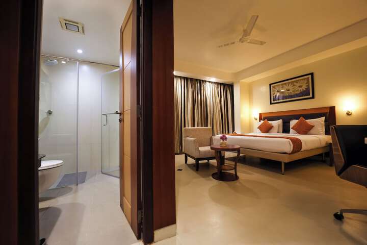 Room 13 of 18